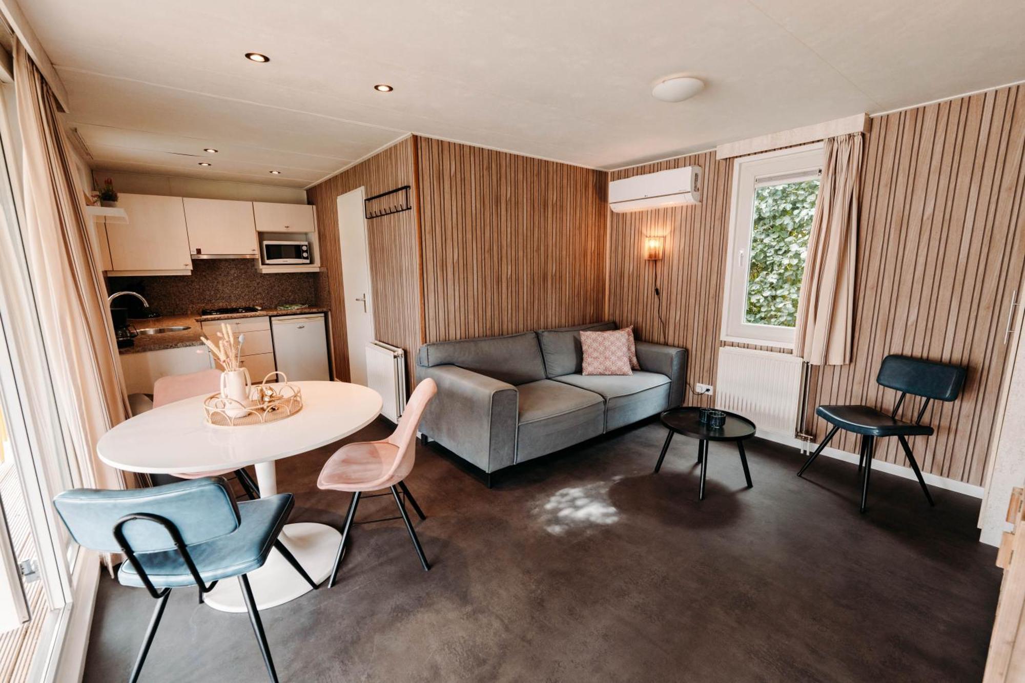 Chalet Tulpenweide - Recreatie Breezand エクステリア 写真